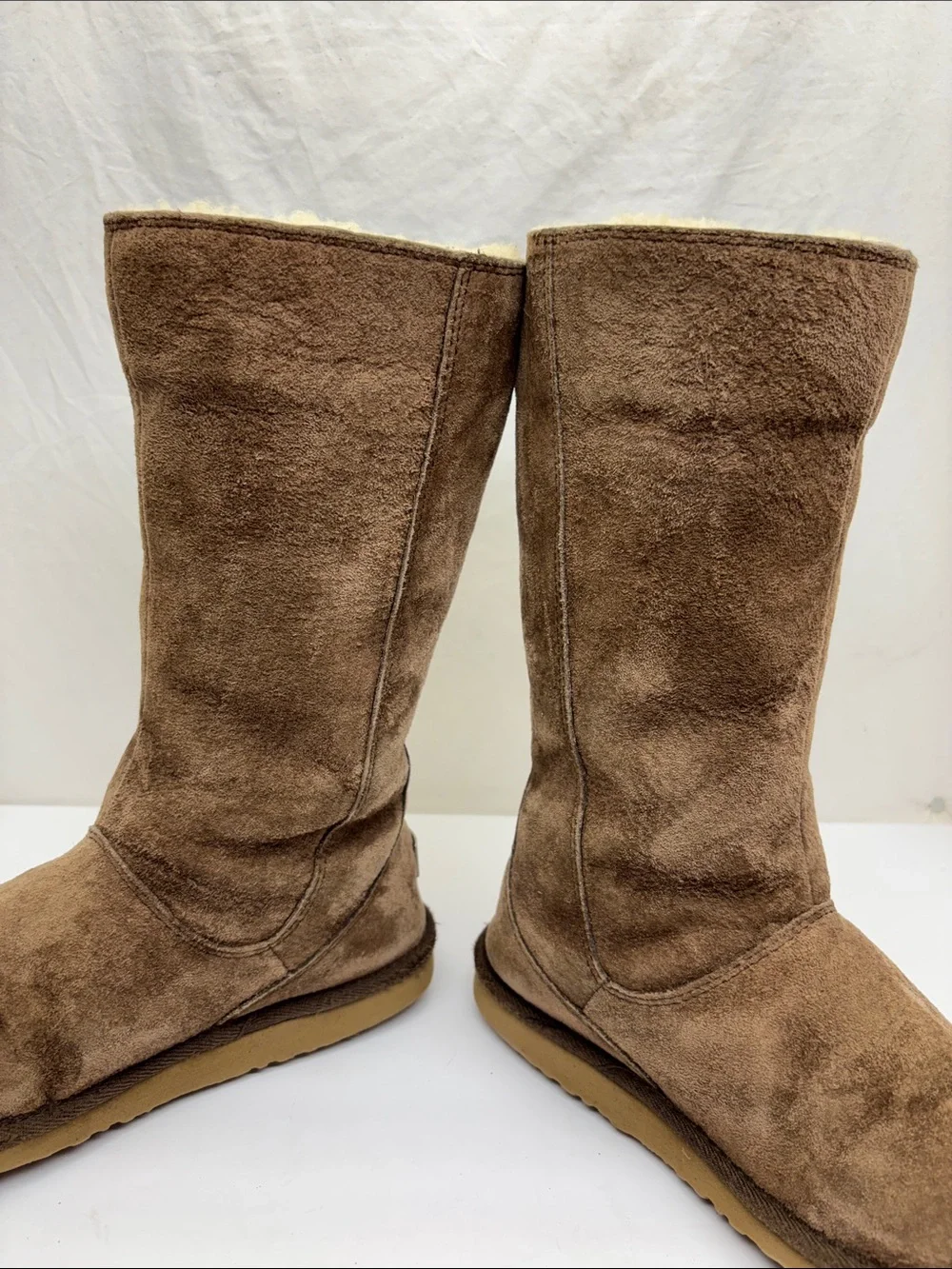 UGG zippered boots for big girl SZ 4, box 1G